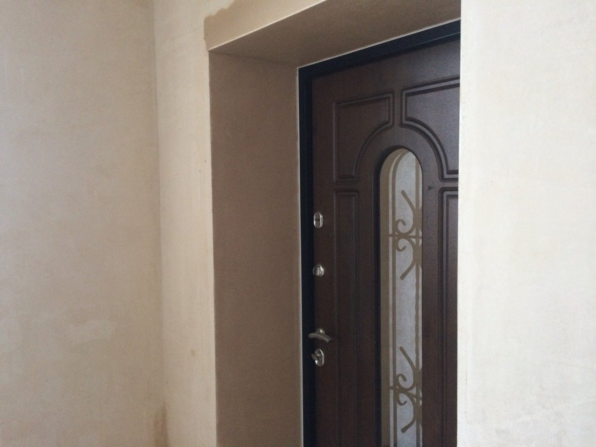 Штукатурка откосов входной двери