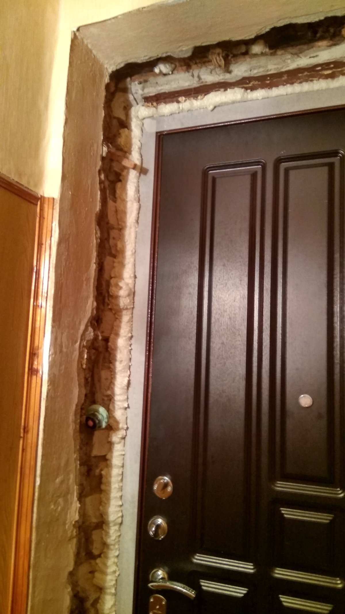 Отделка дверных откосов штукатуркой