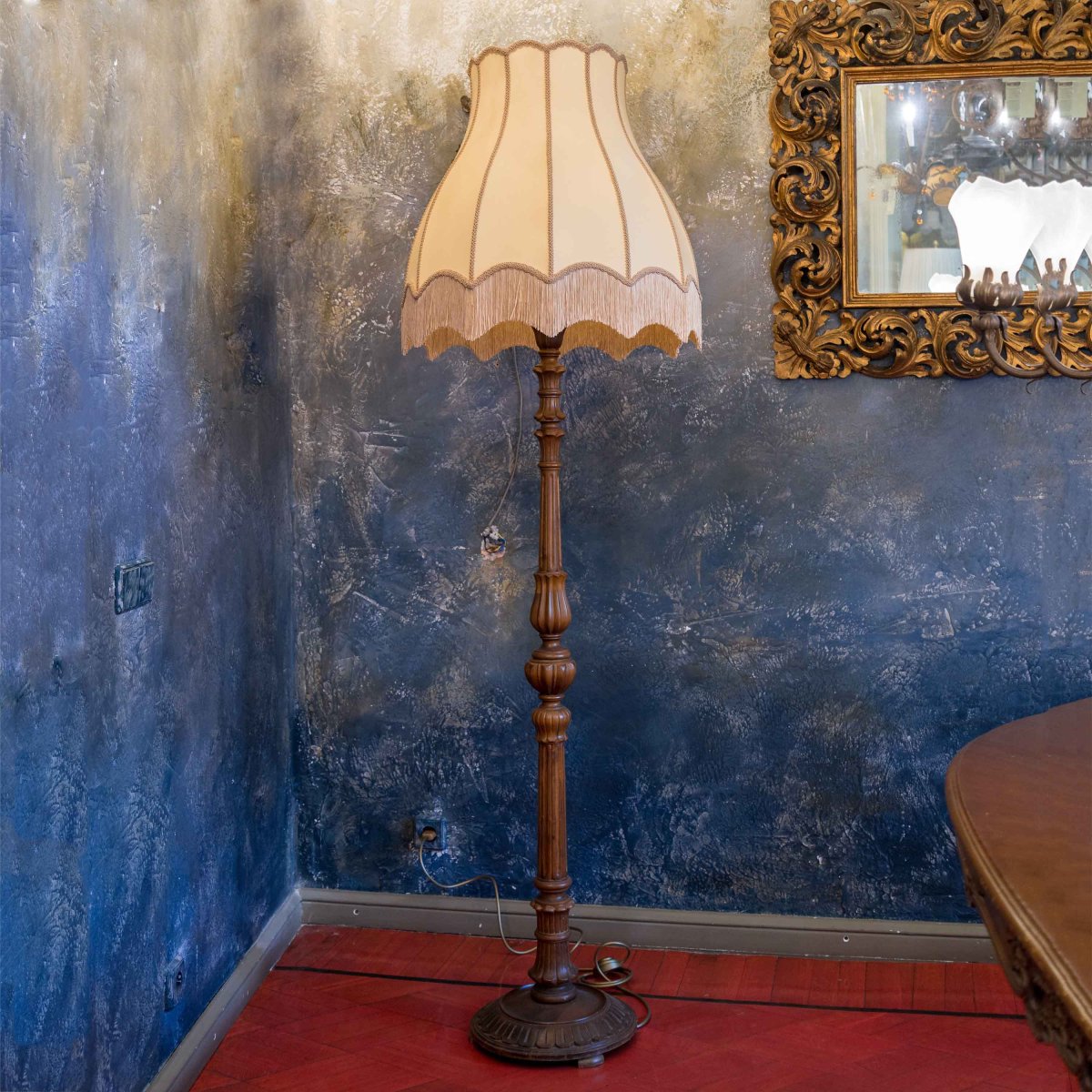 Старый торшер