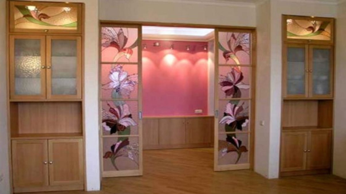 Раздвижные витражи в комнату