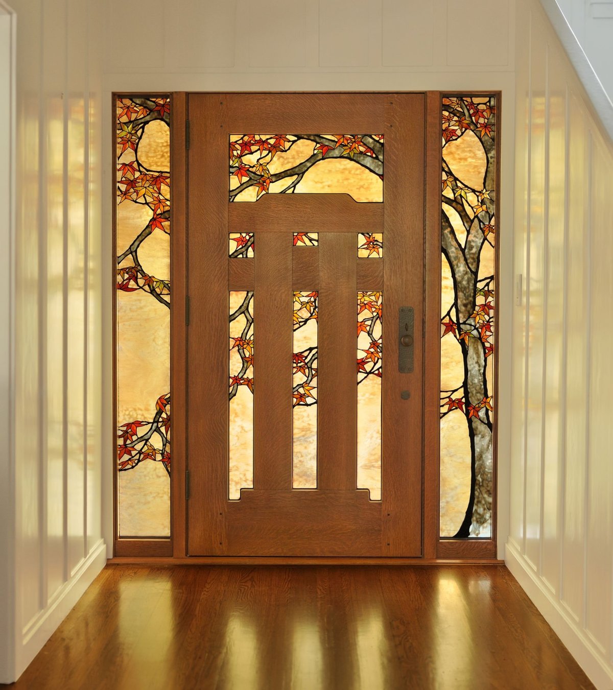 Входная дверь с витражным стеклом