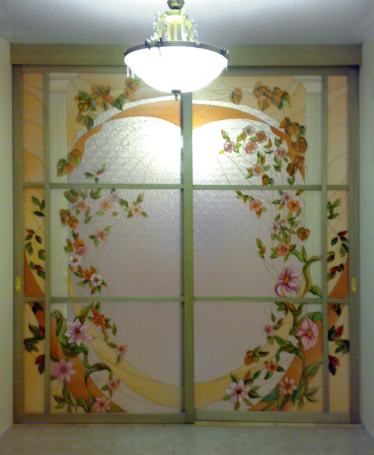 Раздвижные двери межкомнатные с витражом