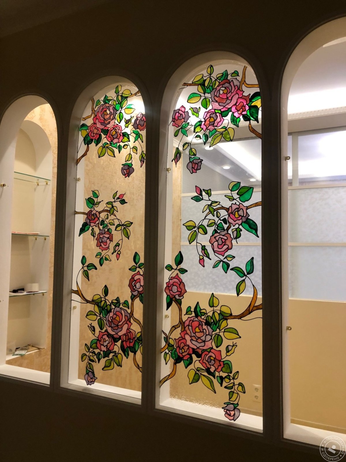 Межкомнатные перегородки с витражами