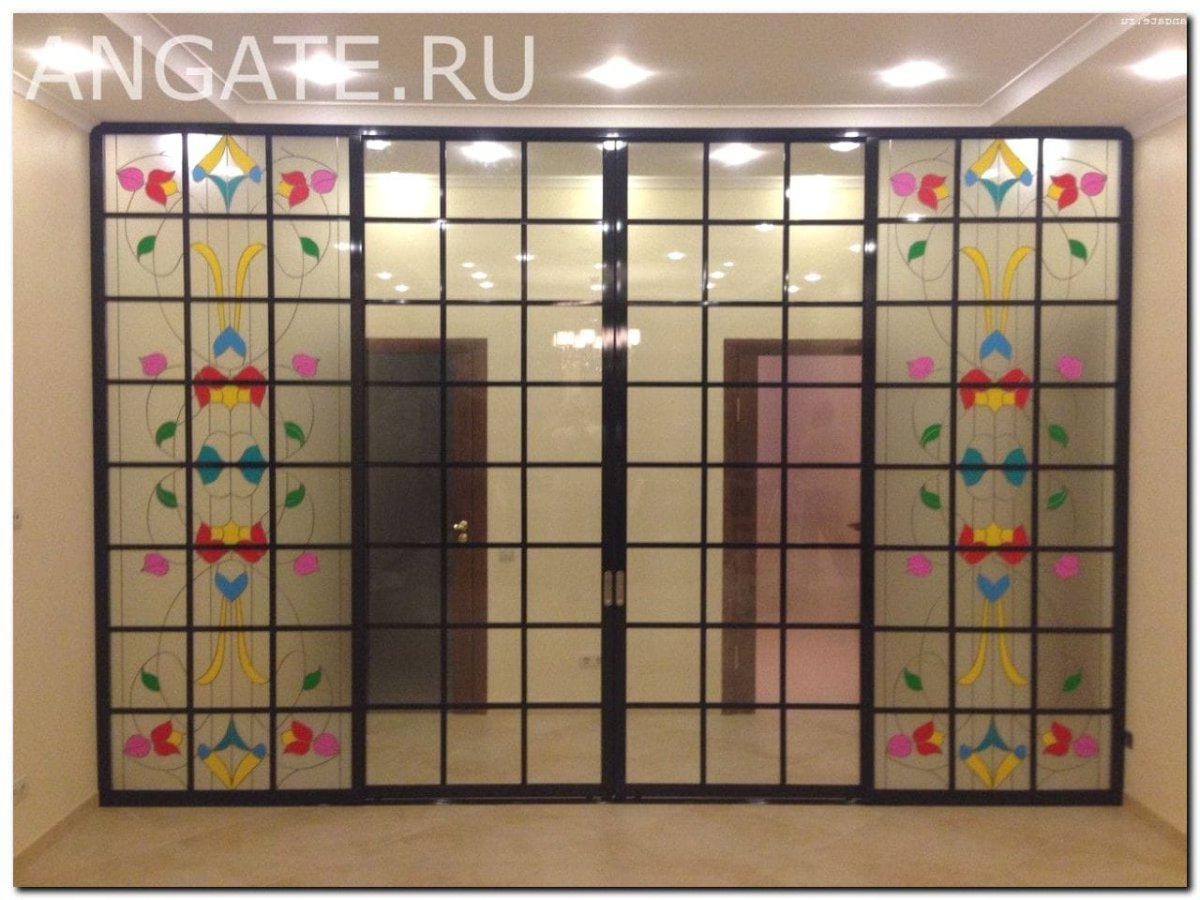 Раздвижные двери с витражами