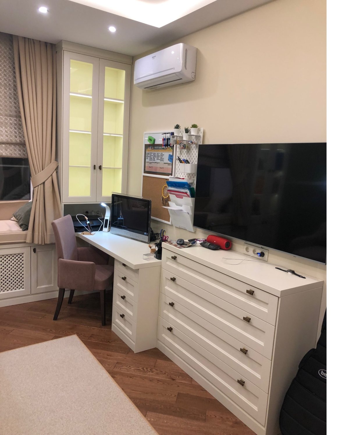 Письменный стол в комнату подростка