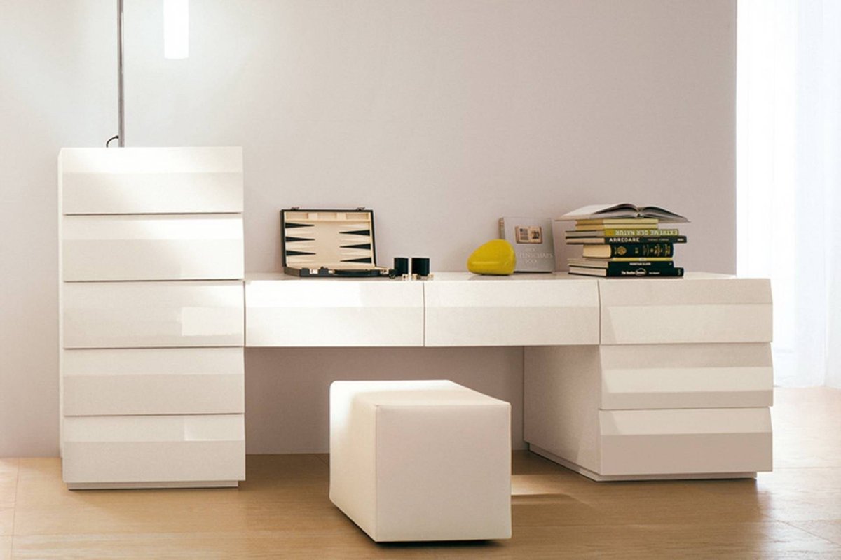 Стол с комодом вместе