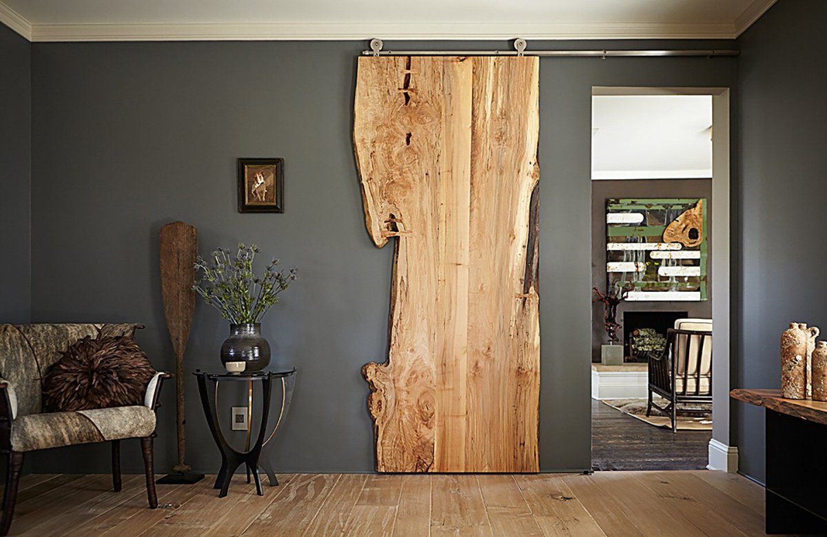 Дверь из слэба дерева