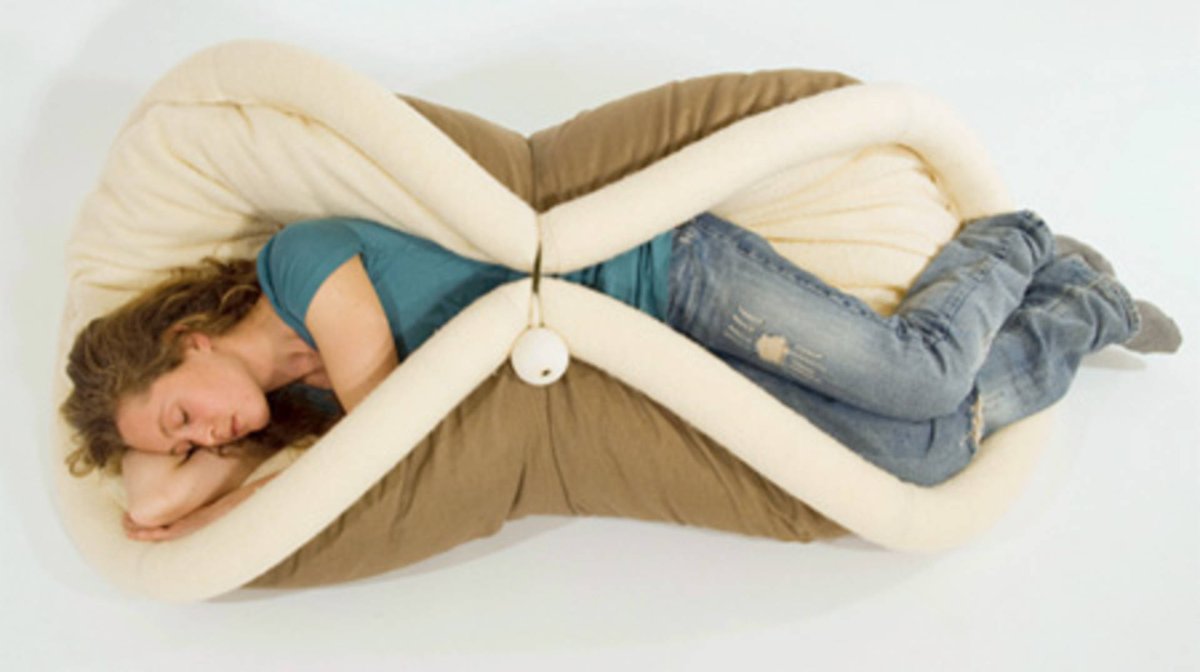 Кресло из одеяла