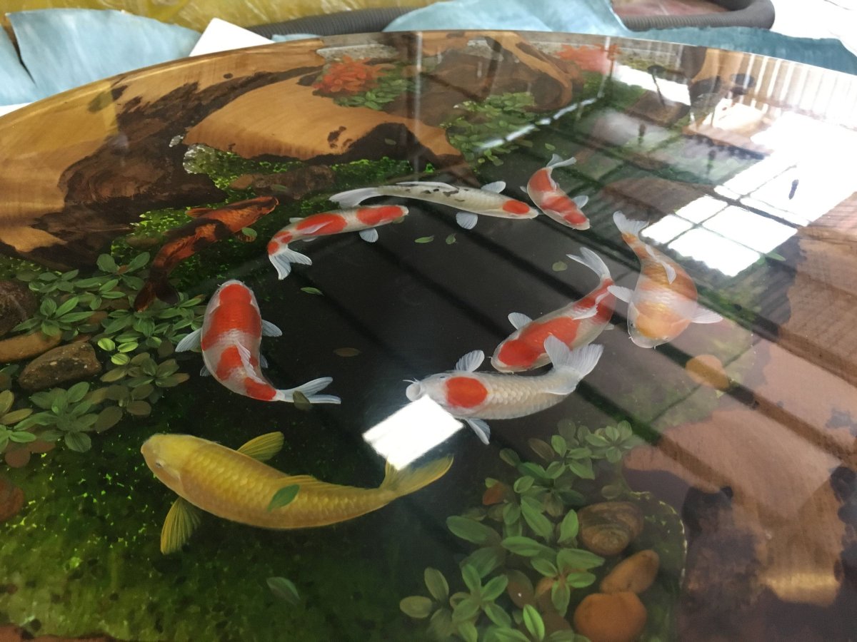 Стол с рыбками в эпоксидной смоле