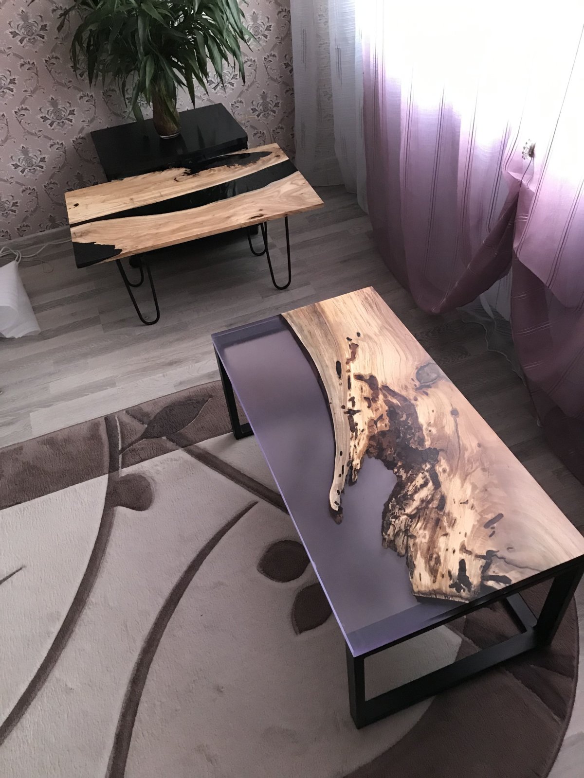 Столик заливной эффектом шелка