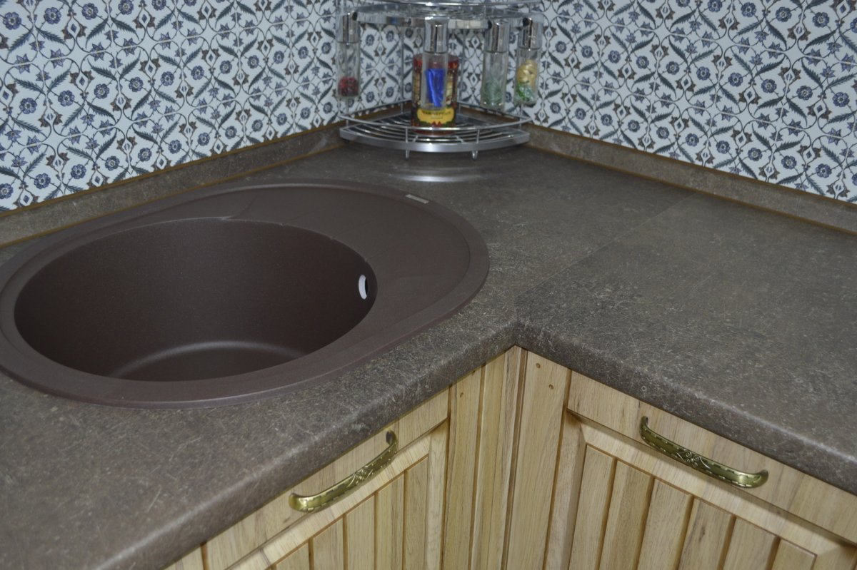 Стык угловой столешницы