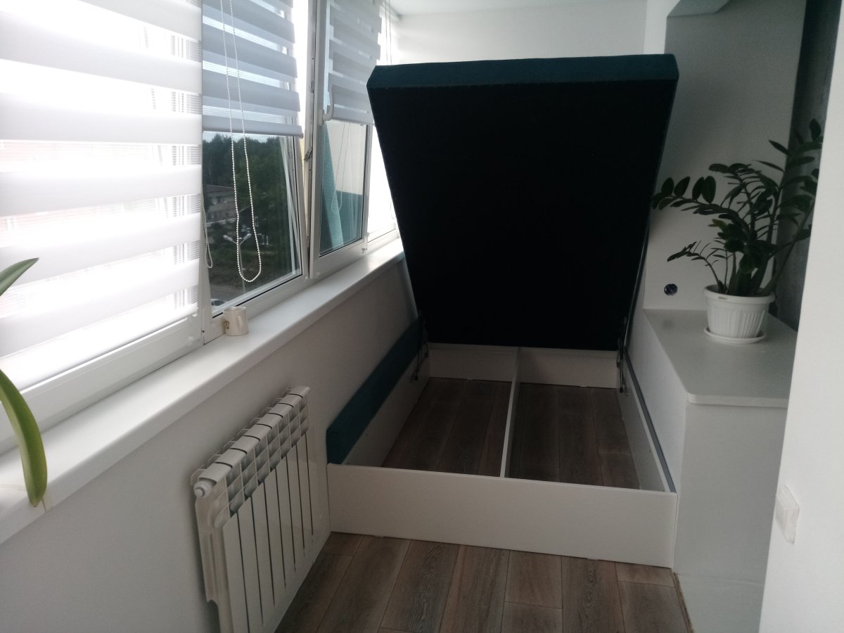 Кровать на лоджии