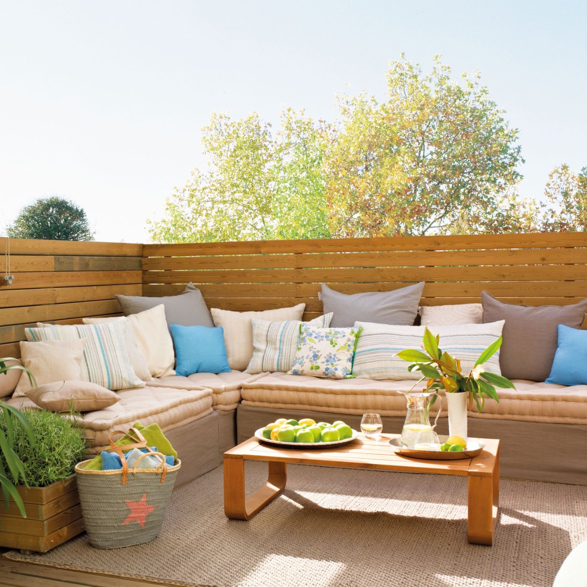 Диван для летней веранды