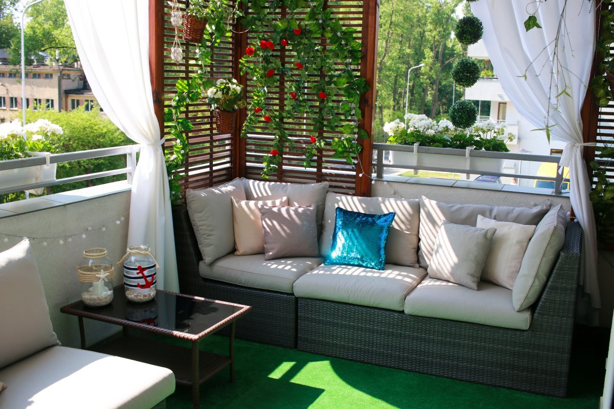 Диван на веранду