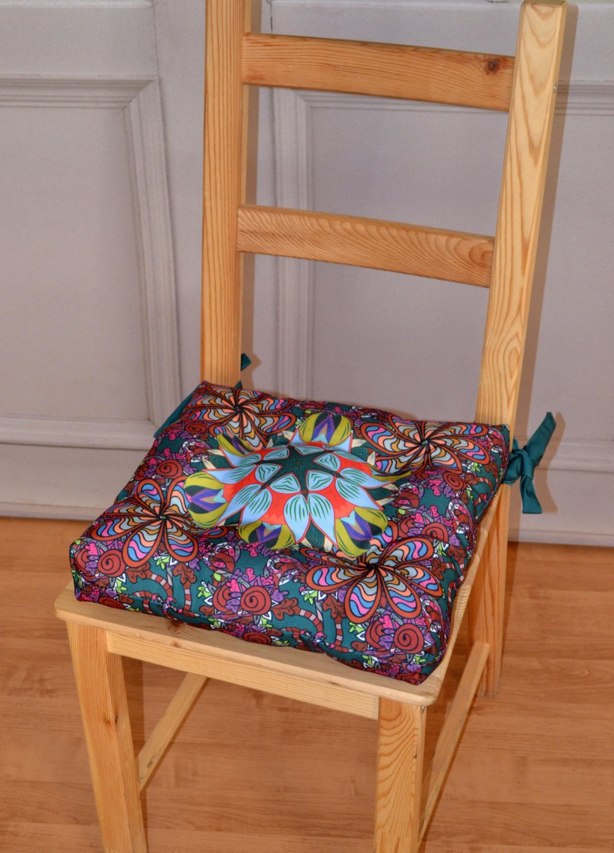 Подушки на табуретки