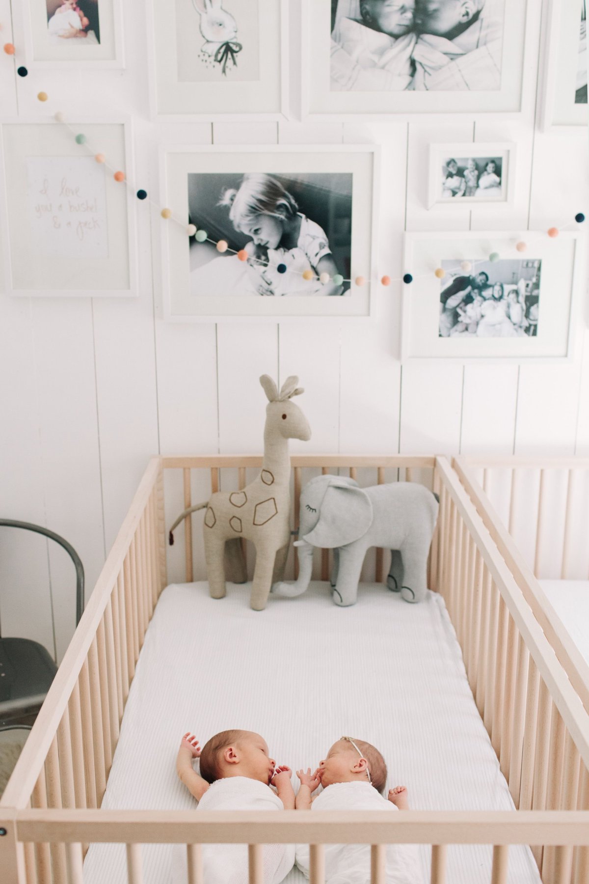 Комната для новорожденных двойняшек