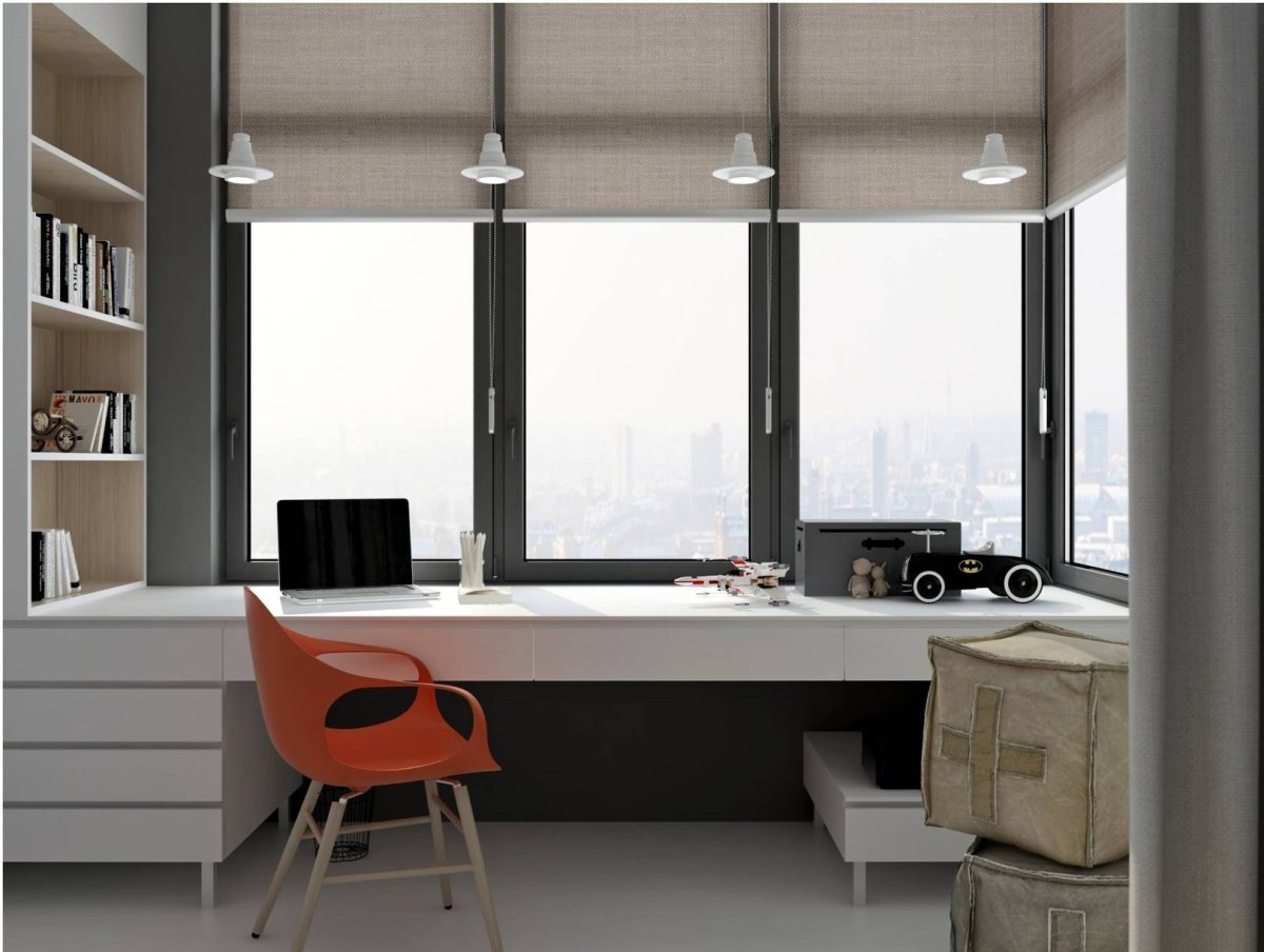 Стол у окна в современном стиле