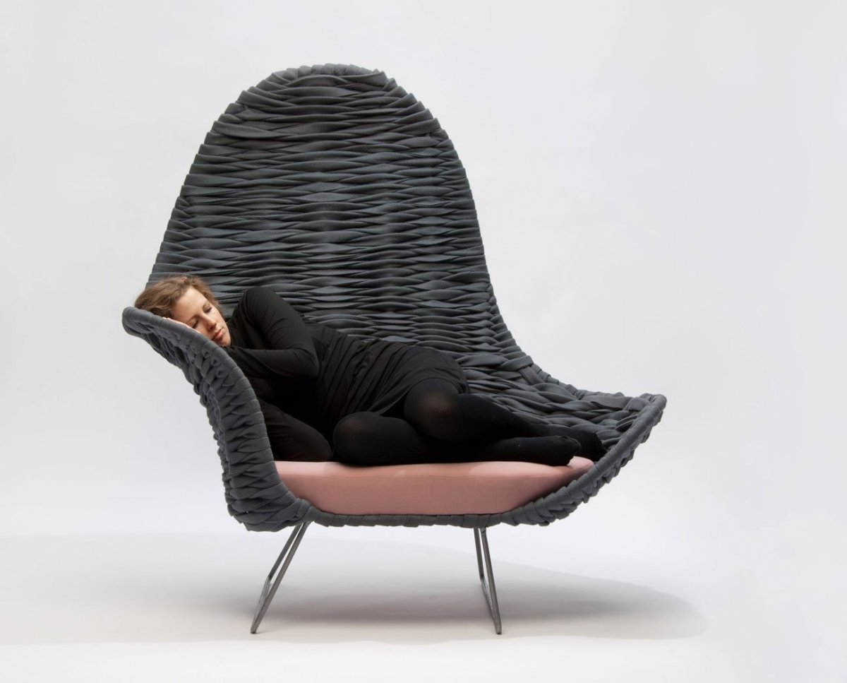 Писатель в кресле