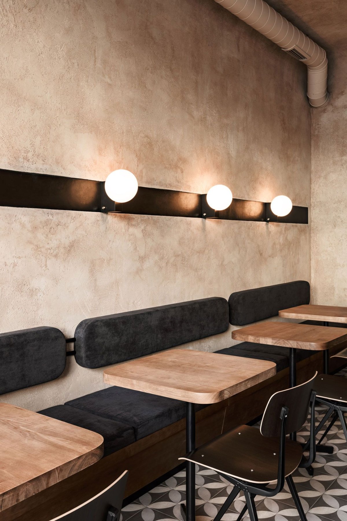 Интерьер небольшого кафе