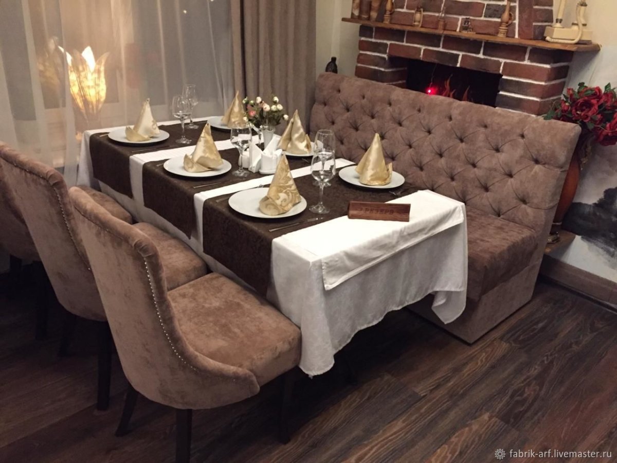 Диван для ресторана с каретной стяжкой