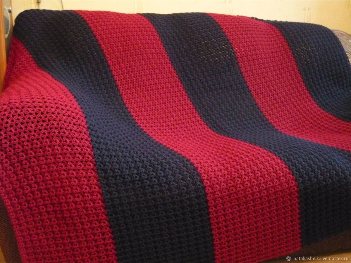 Вязаный плед на диван