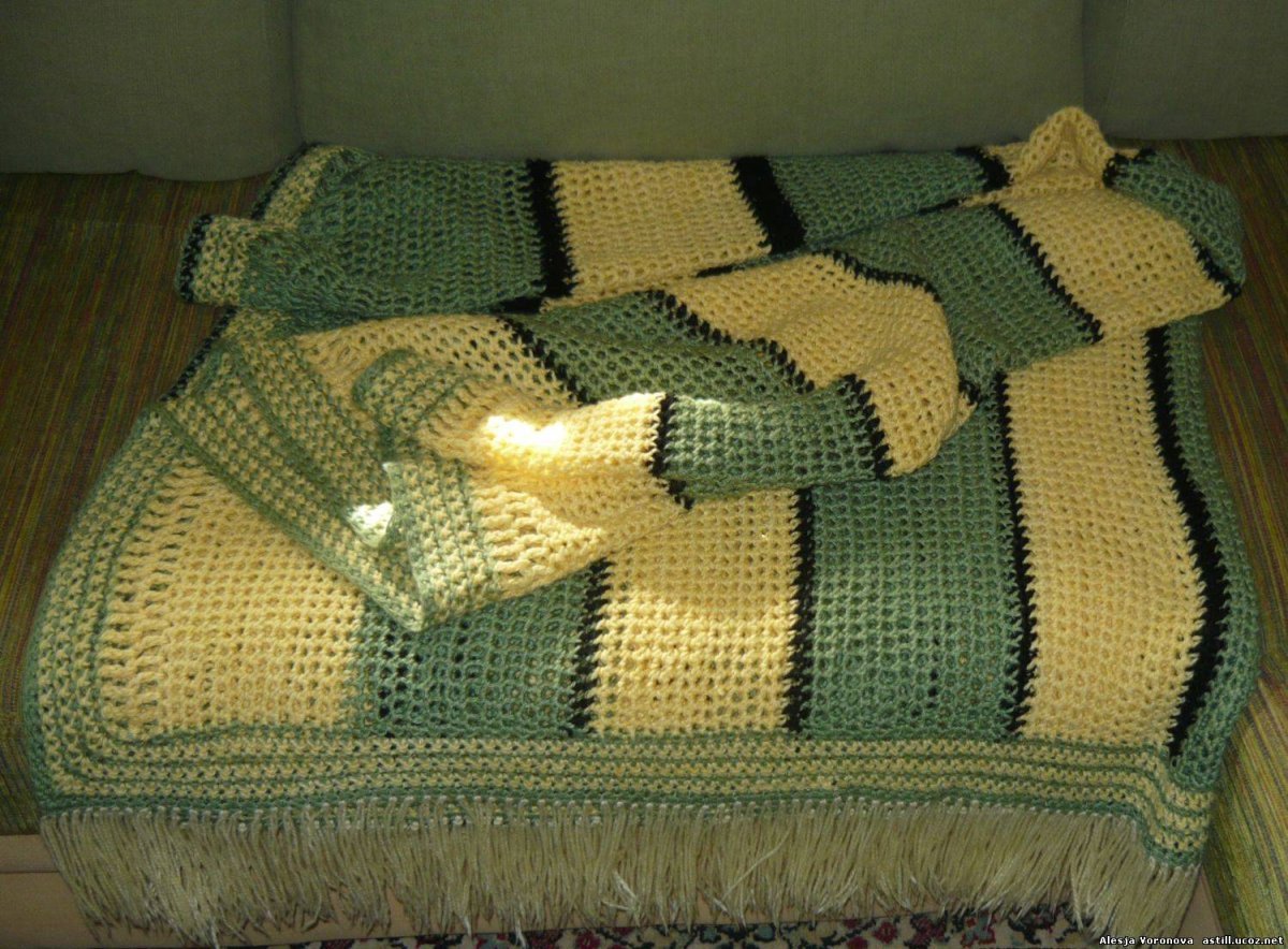 Плед на диван крючком из двух цветовых