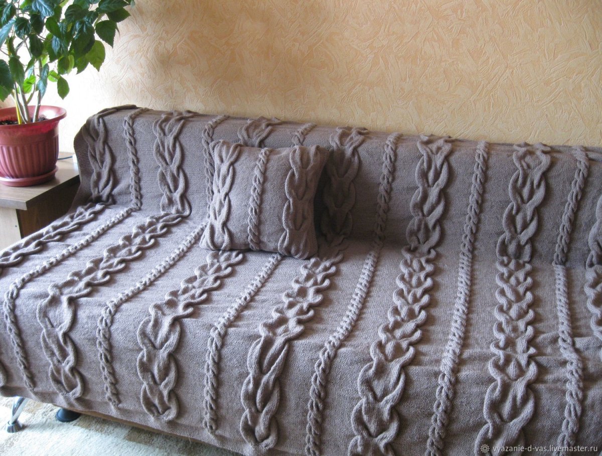 Вязаный плед на диван
