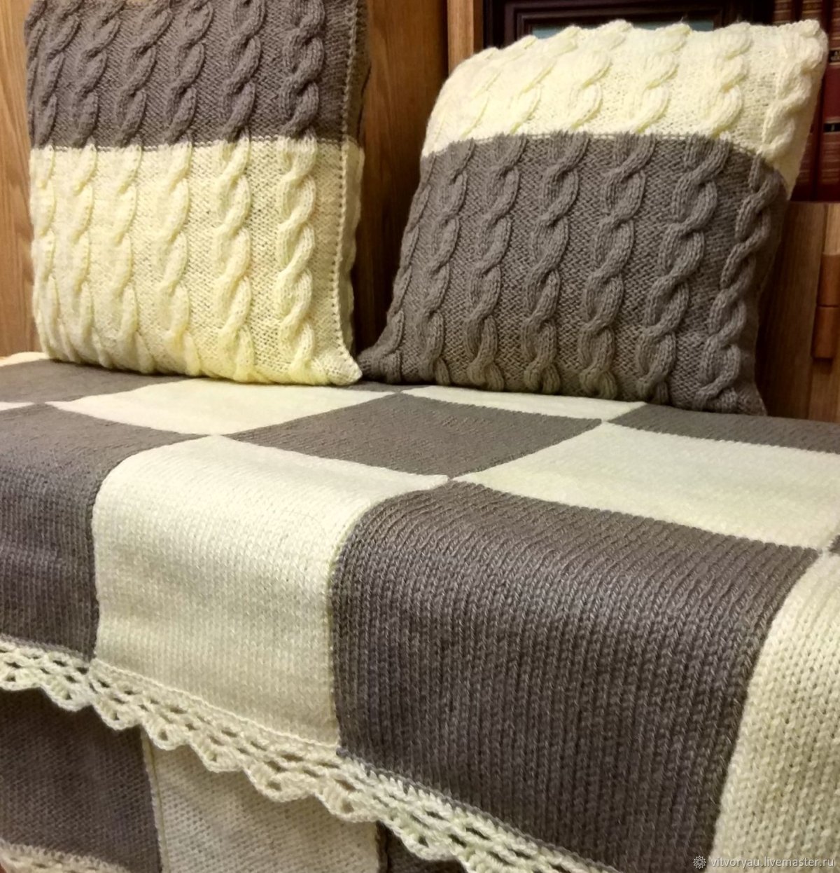 Вязаное покрывало на диван