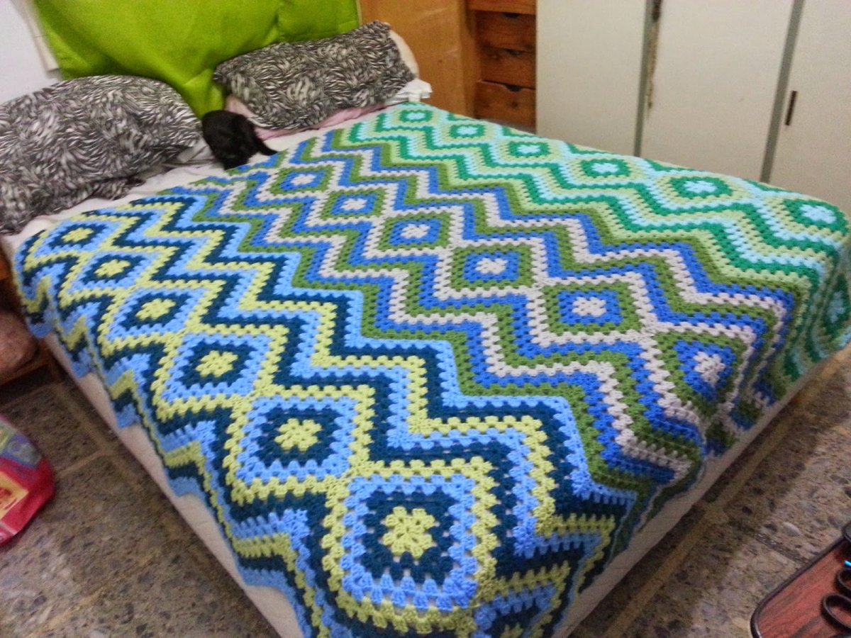 Плед крючком на диван