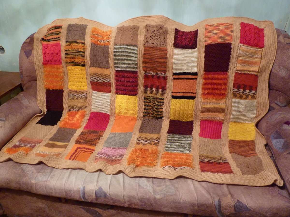 Лоскутные вязаные покрывала на диван
