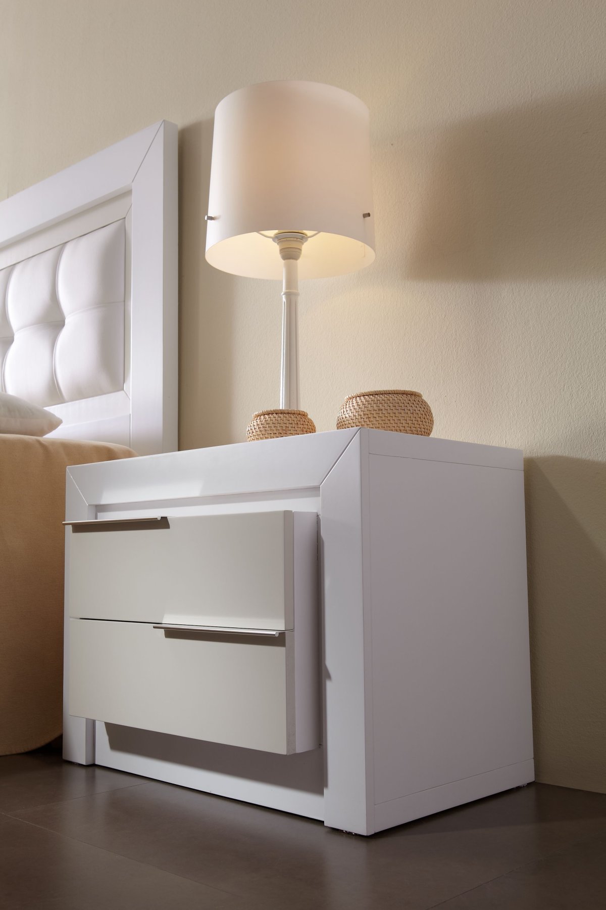 Прикроватная тумбочка