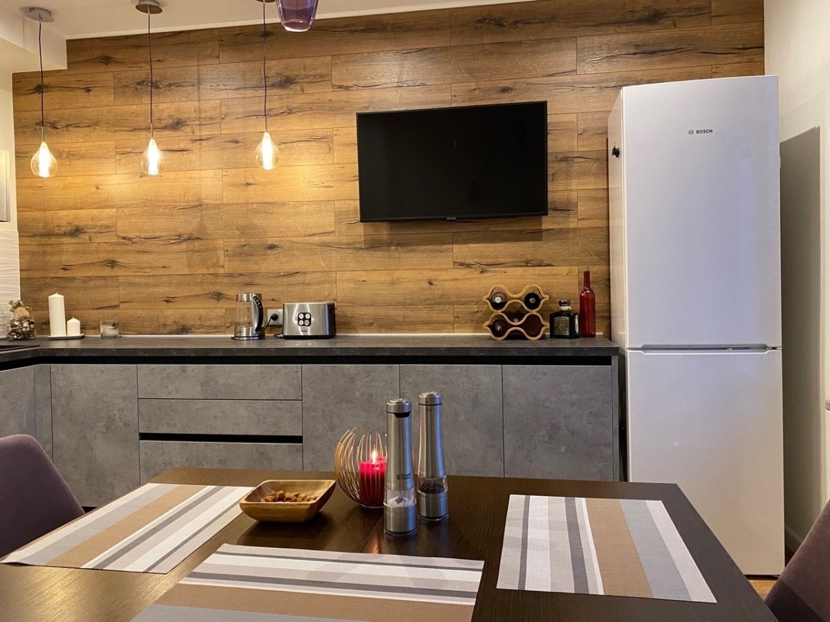 Кухни без навесных шкафов в интерьере