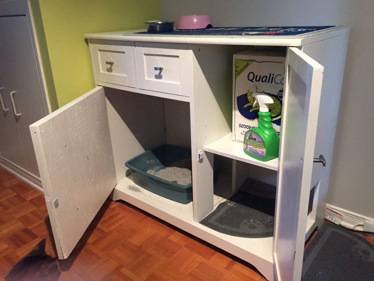 Кошачий туалет в шкафу