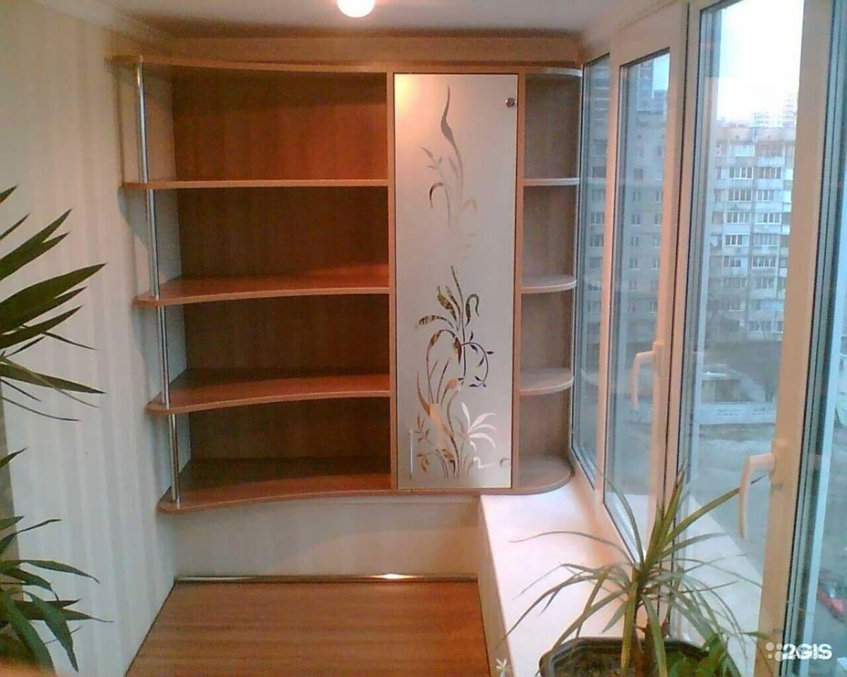 Шкафы и полки на лоджии