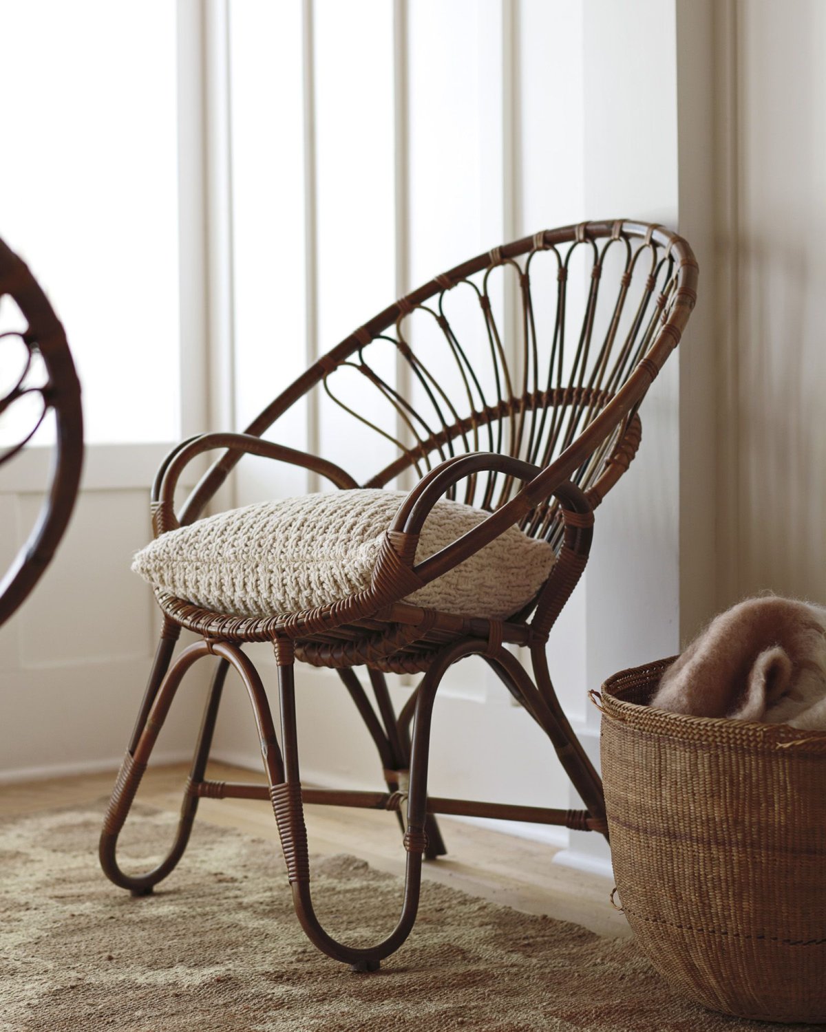 Плетеные кресла в гостиную