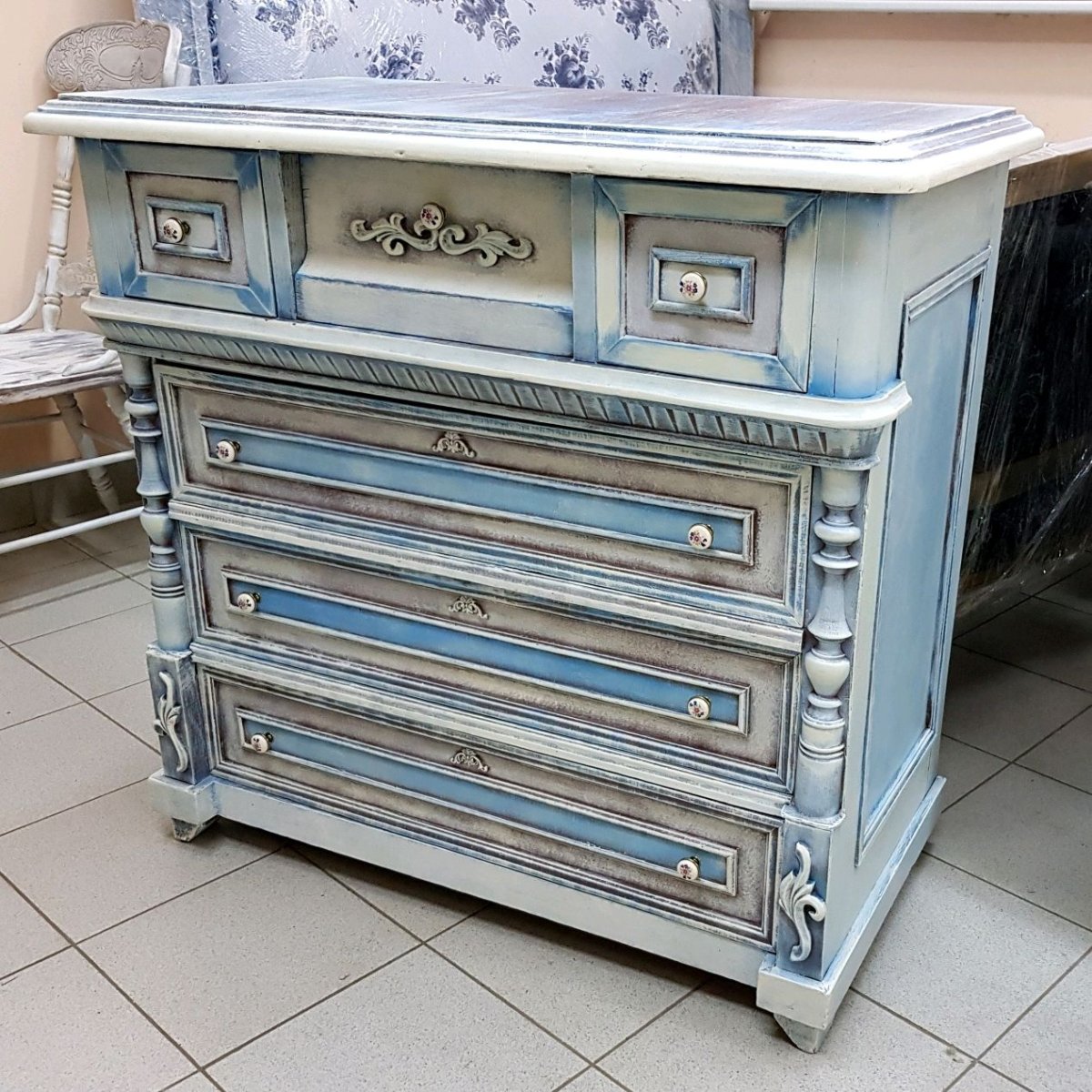 Комод в винтажном стиле