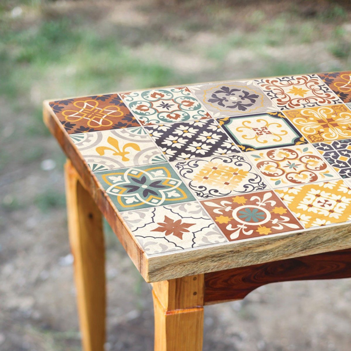 Стол с плиткой керамической