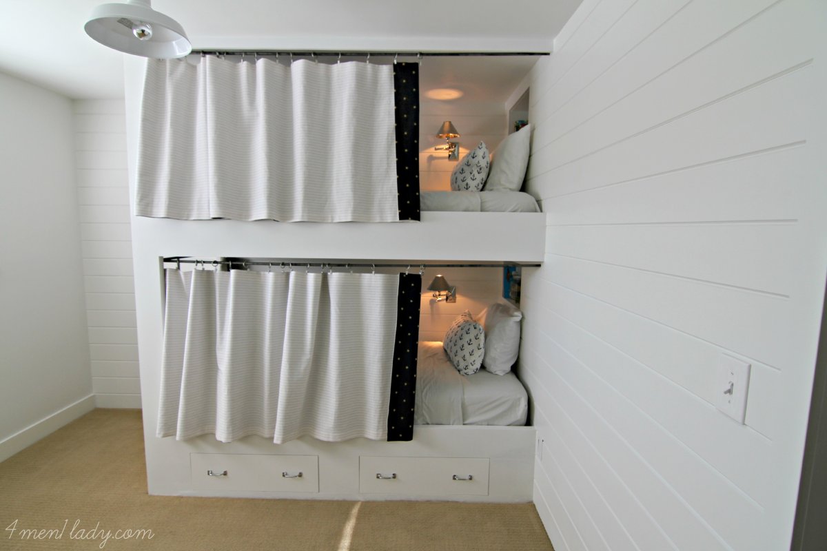 Двухэтажная кровать со шторками