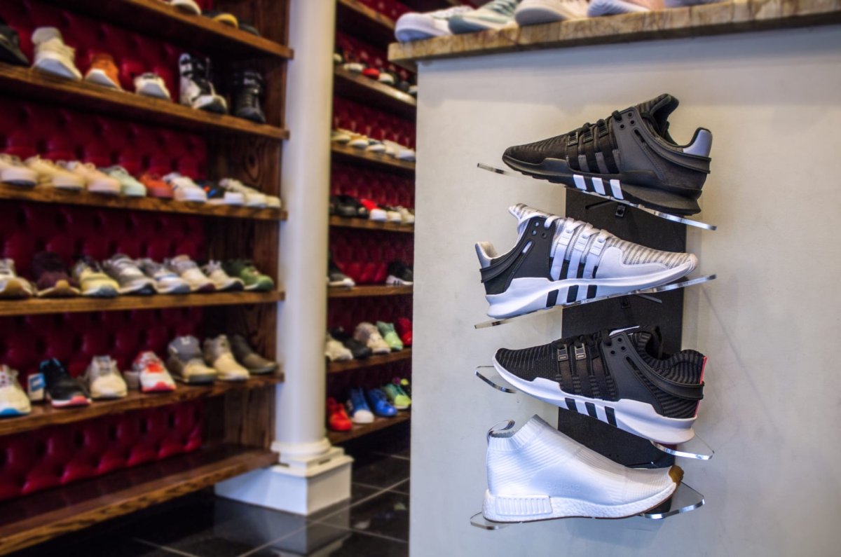 Витрина кроссовок