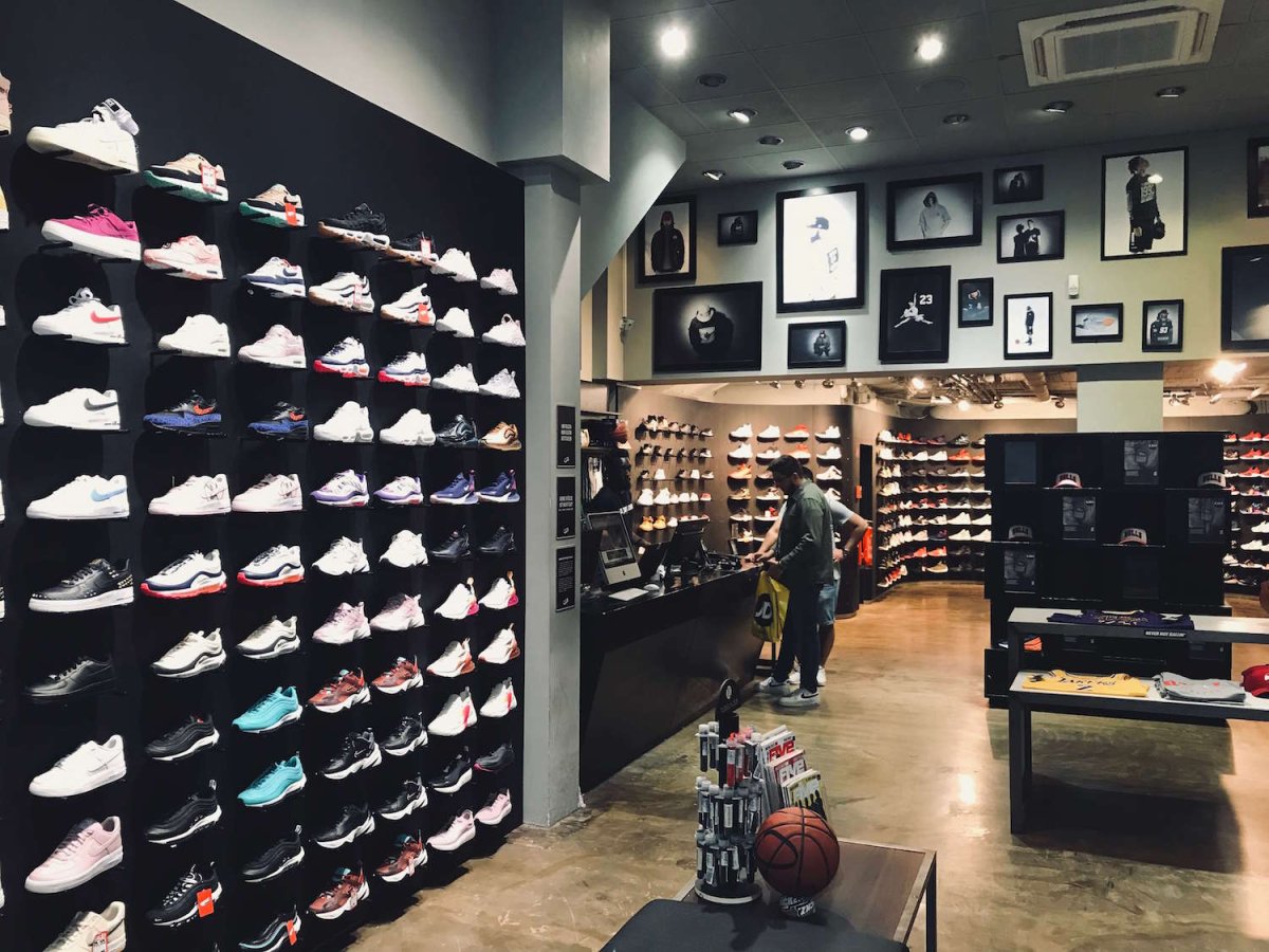 Магазин кроссовок