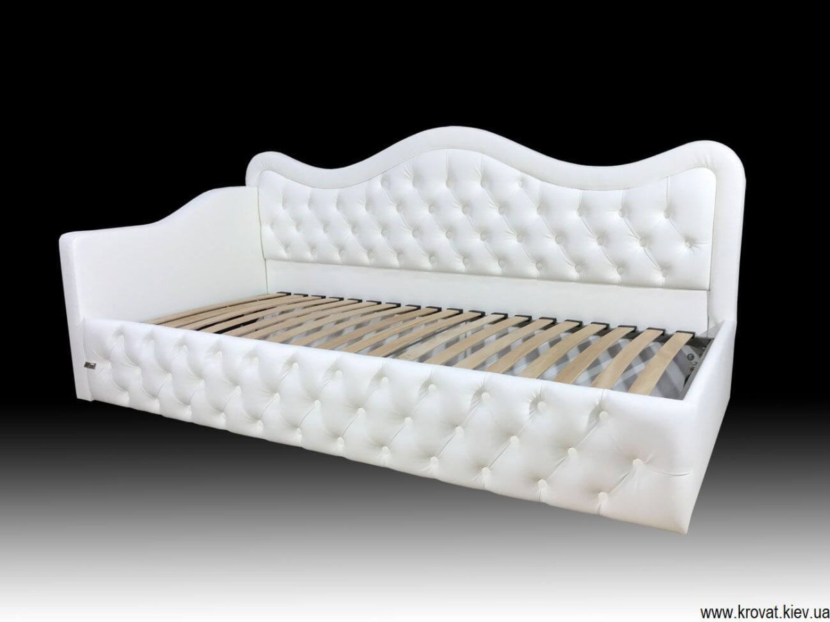 Кровать с боковой спинкой