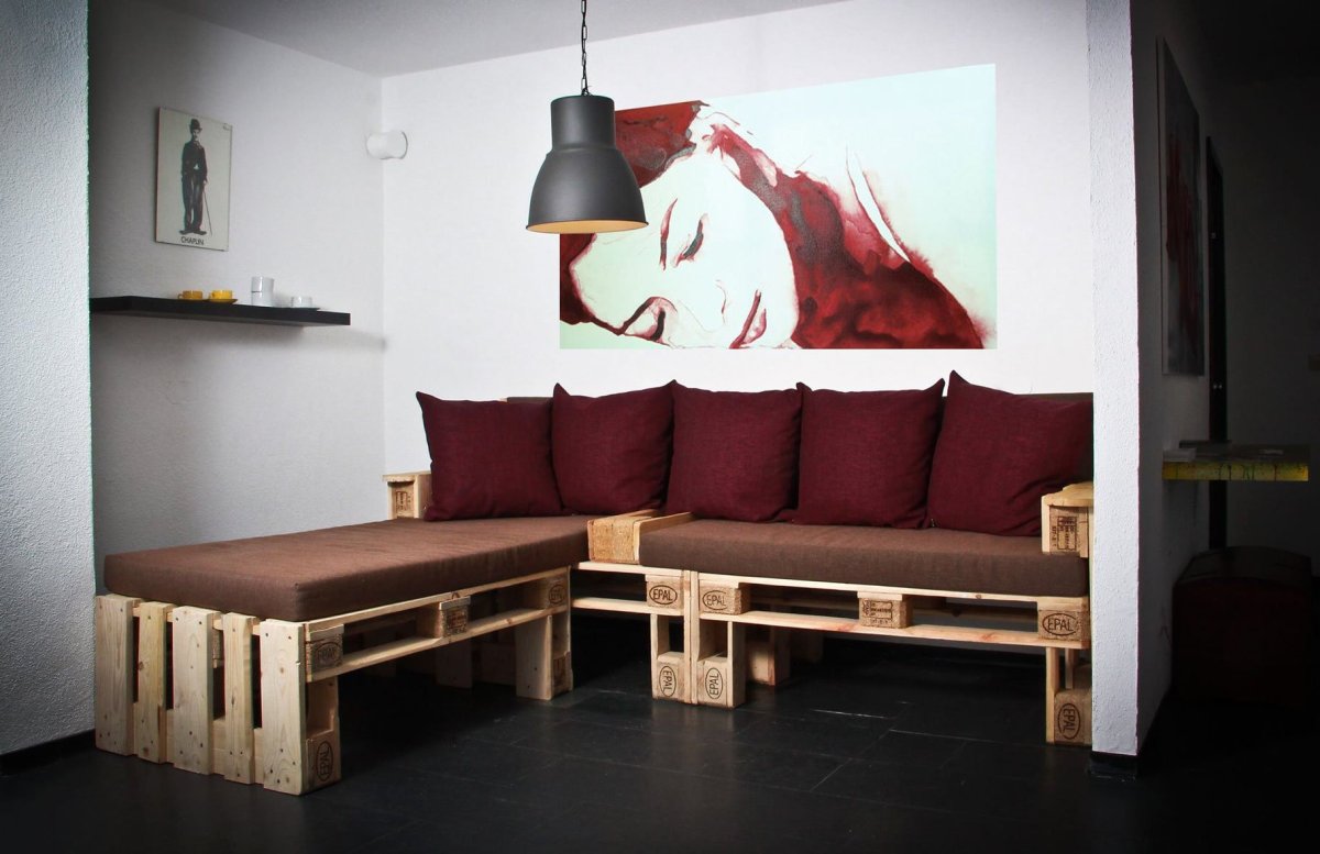 Угловой диван из паллет