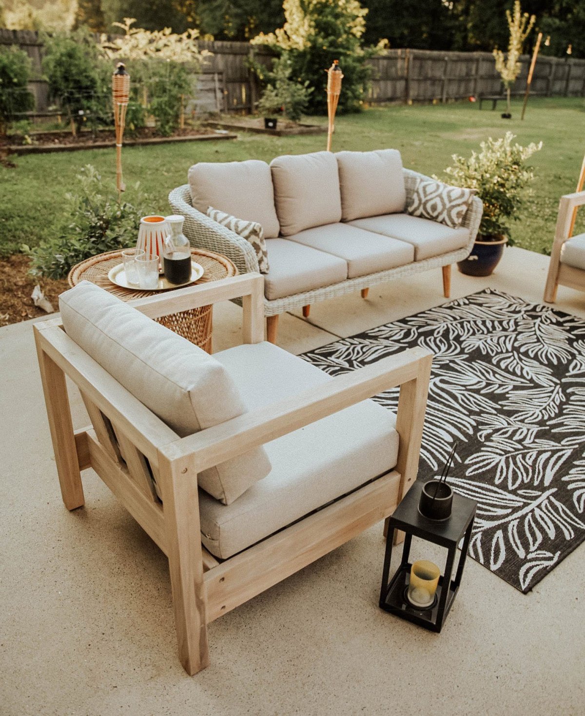 Уличная мебель из дерева