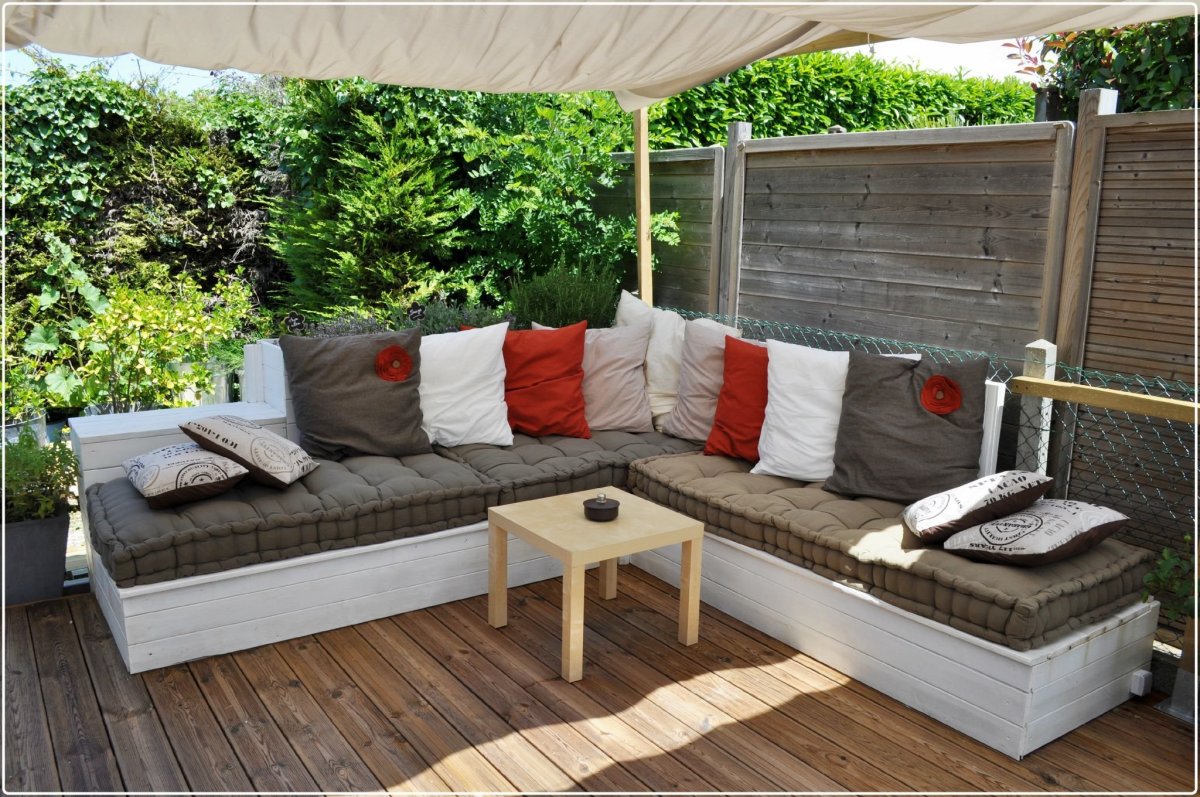 Диван на веранду