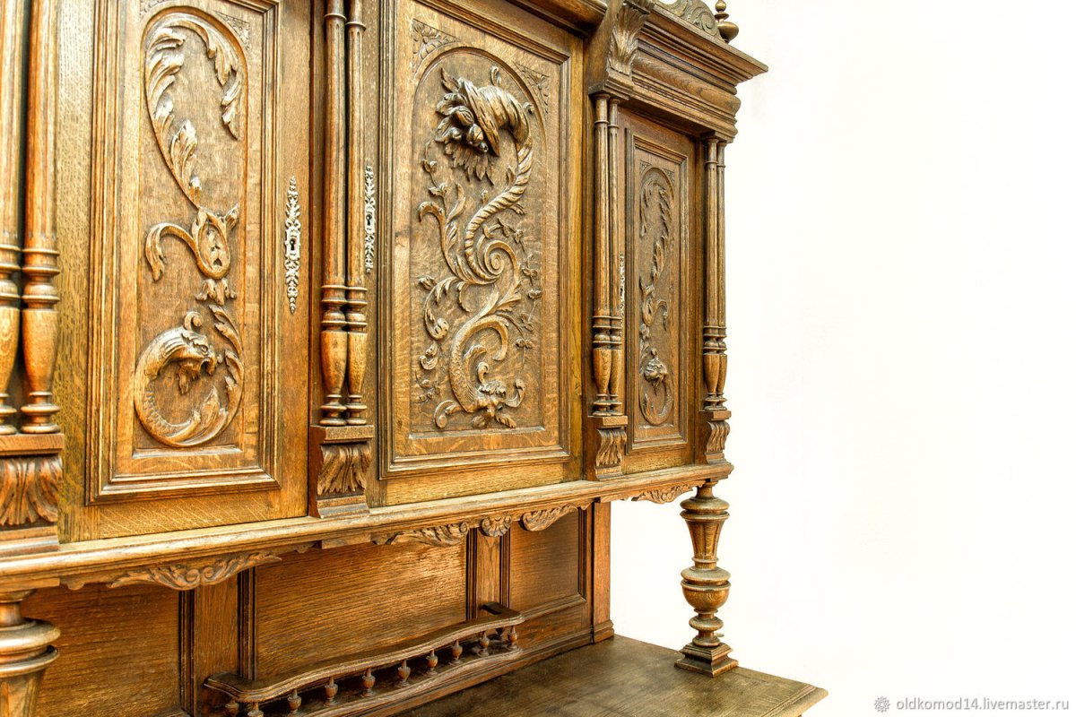 Старинная резная мебель