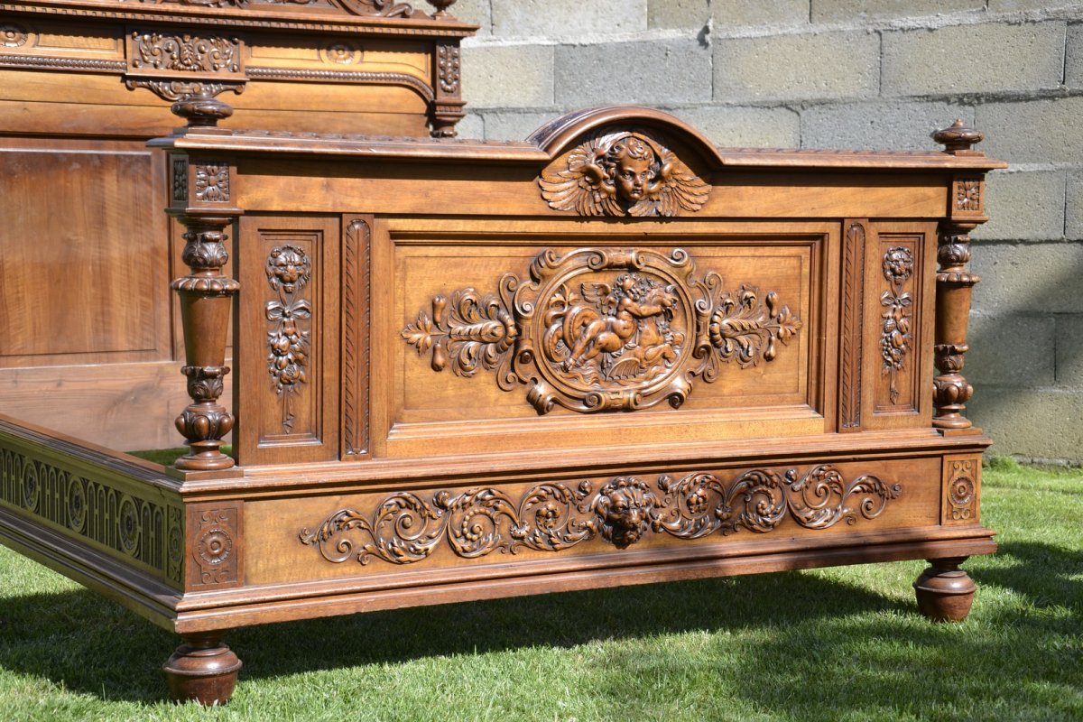 Старинная резная мебель