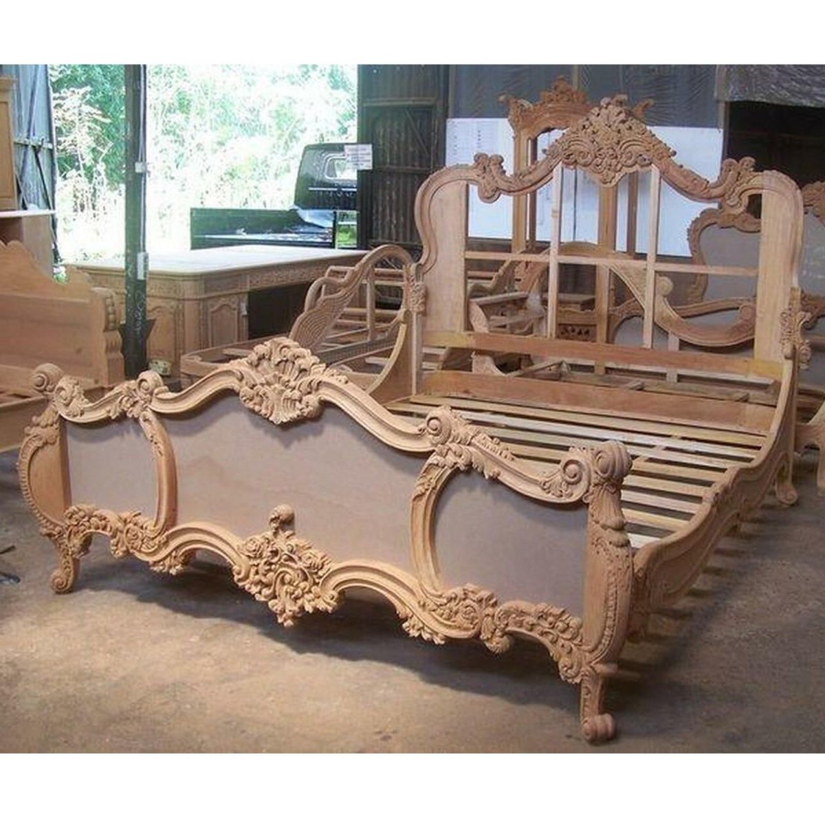 Резьба по дереву кровати