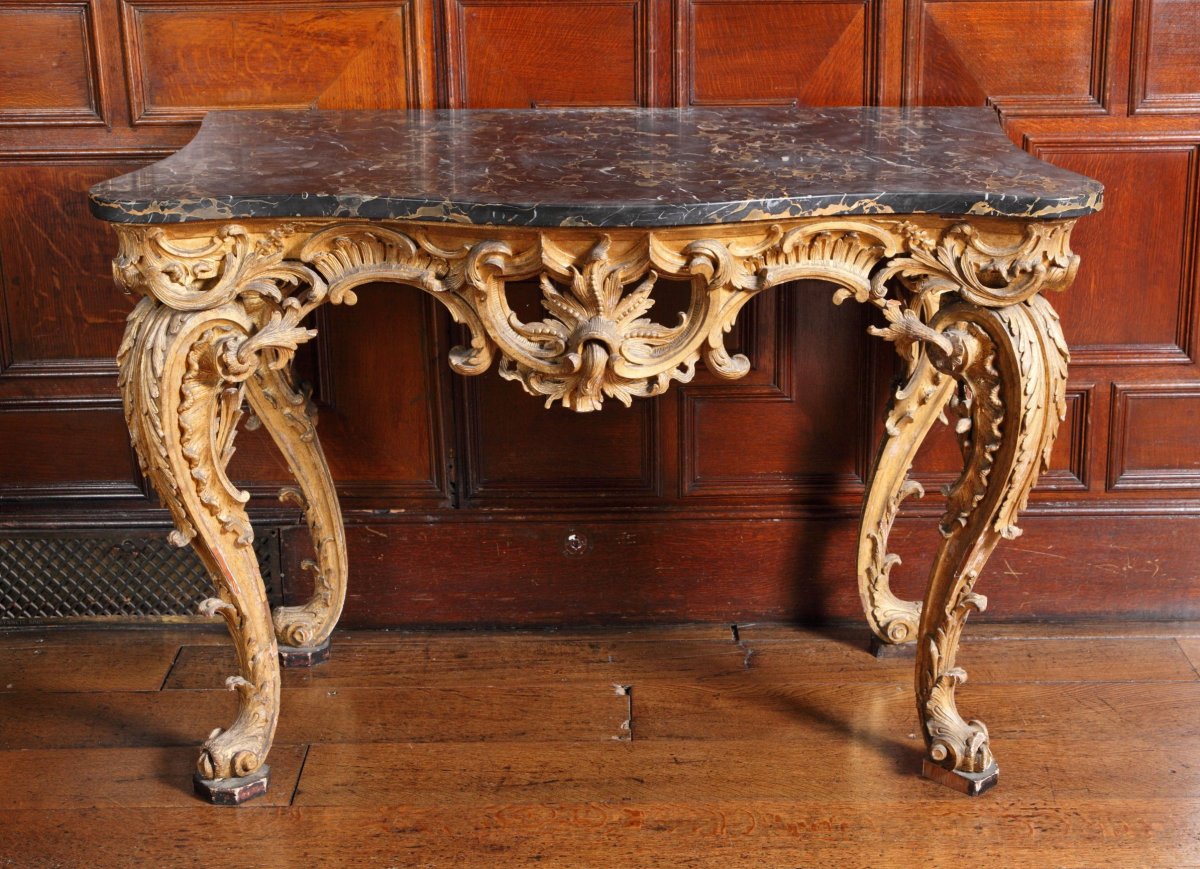 Красивые резные столы