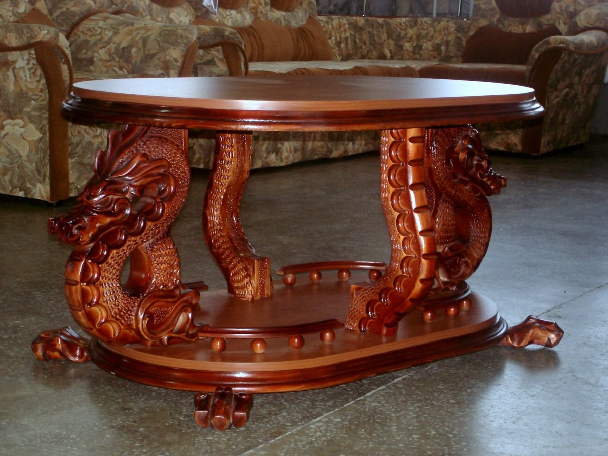 Резной столик