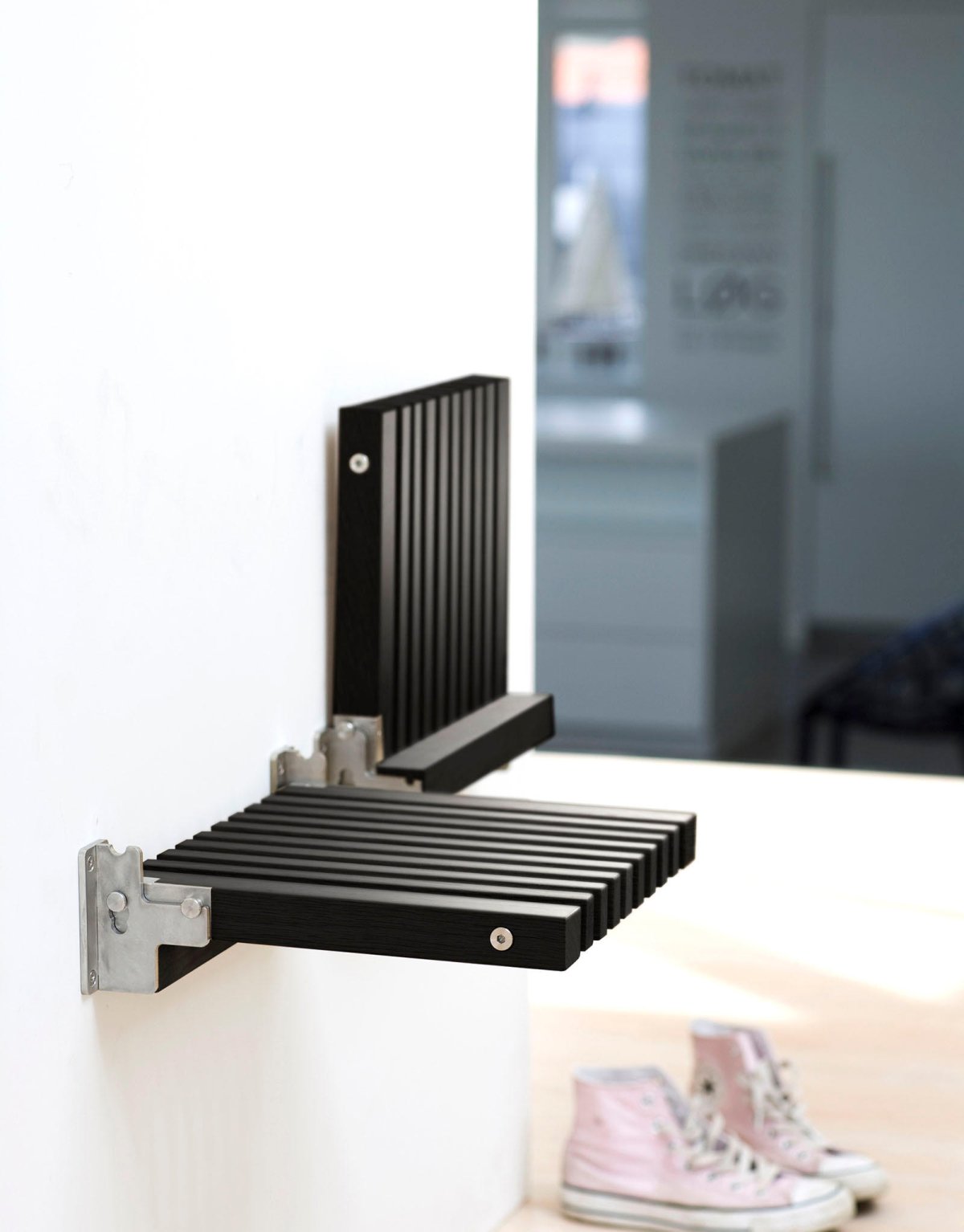 Сиденье откидное полумягкое НПП 062.00.00.000